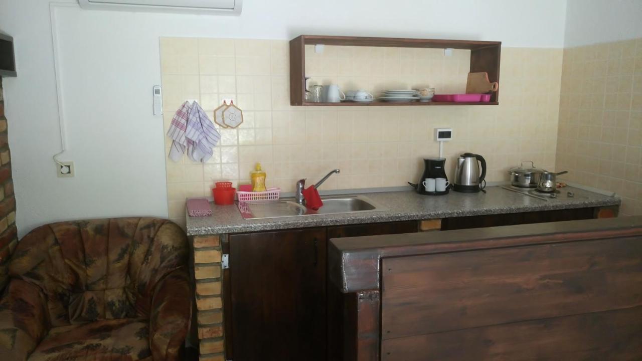 Apartmani Bartulasi Roč Buitenkant foto