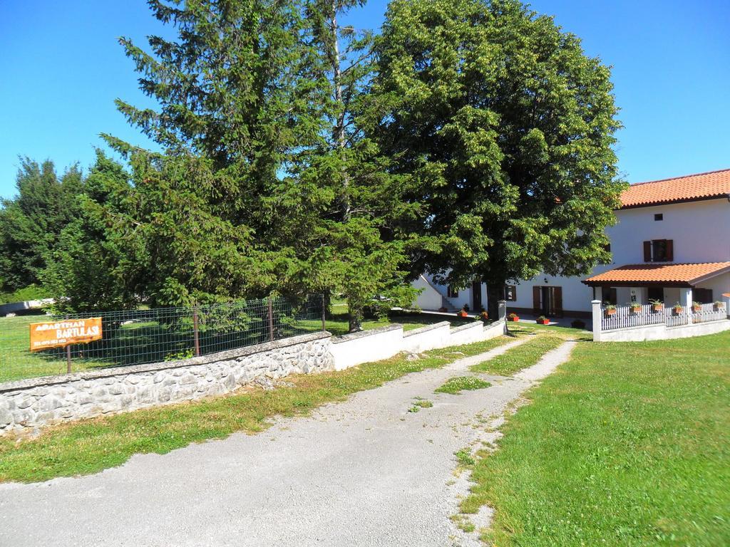 Apartmani Bartulasi Roč Kamer foto