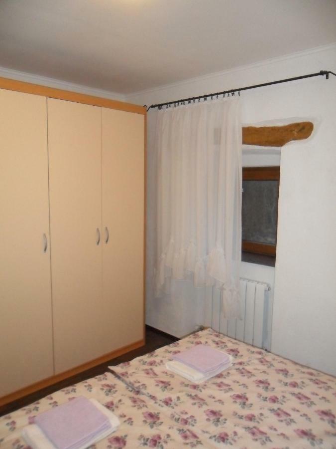 Apartmani Bartulasi Roč Buitenkant foto